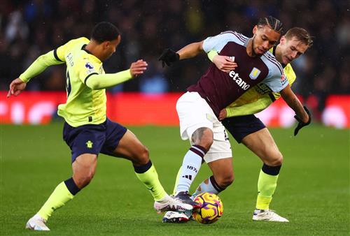 Aston Villa đấu với Southampton