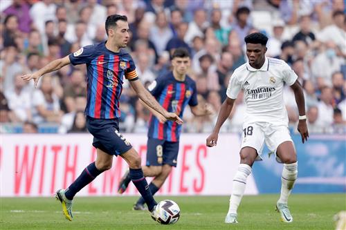 Real Madrid đấu với Barcelona