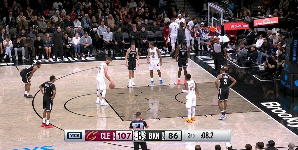 Cavaliers ghi được 45 điểm với 9 quả ba điểm chỉ trong một hiệp đấu và dẫn trước Nets 22 điểm vào cuối hiệp ba.