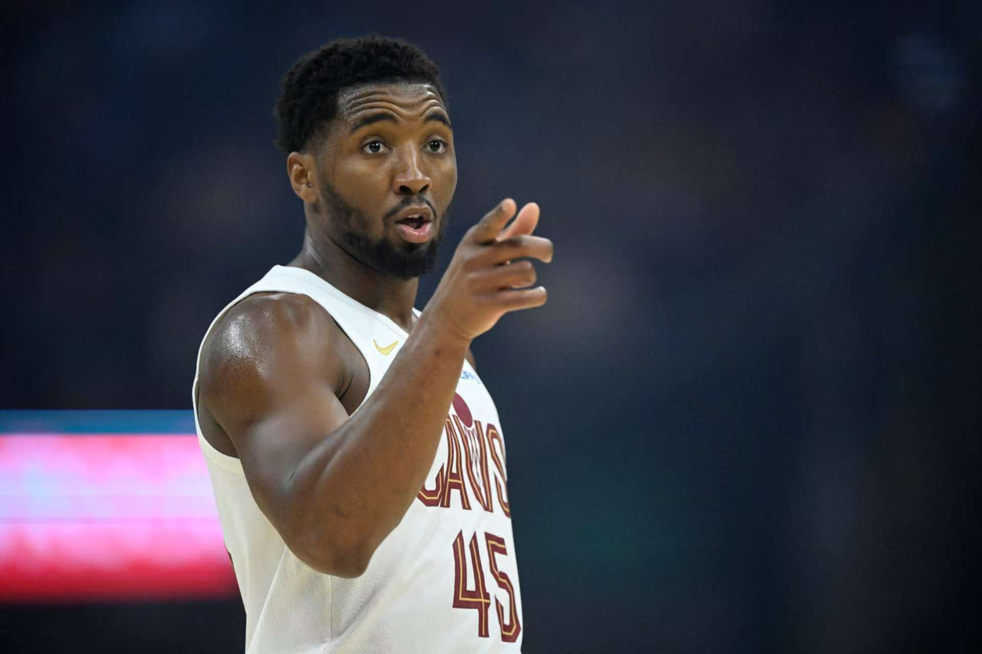 29 lần trong sự nghiệp với hơn 40 điểm! Mitchell ghi 46 điểm, dẫn dắt Cavaliers đánh bại 76ers