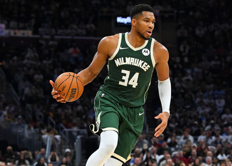 Antetokounmpo có 0 pha kiến tạo trong thời gian nghỉ giải lao và Bucks không có bàn thắng nào trong 8 phút cuối hiệp hai.