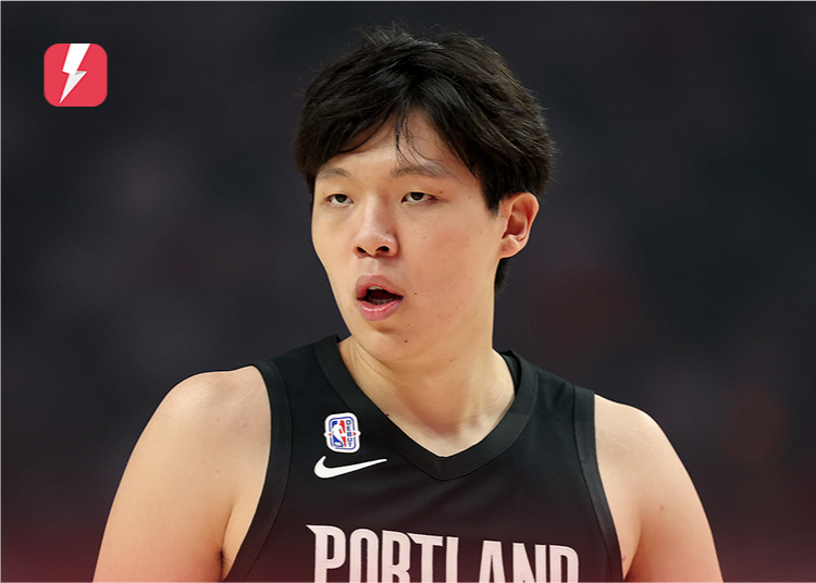 Yang Hansen nói về lời chỉ dẫn của Split khi vào sân: Chỉ cần bảo tôi canh ai và phối hợp như thế nào.