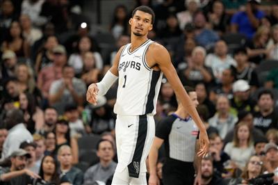 Bunyama có 29 điểm, 11 rebound và 9 block, nhưng có điểm cộng trừ -12 và rời trận đấu với 6 lần phạm lỗi.