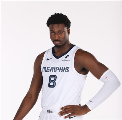 Bạn bị mất trí à? Jaren Jackson Jr. phạm 4 lỗi trong 13 phút của hiệp đấu, với điểm cộng trừ là -26