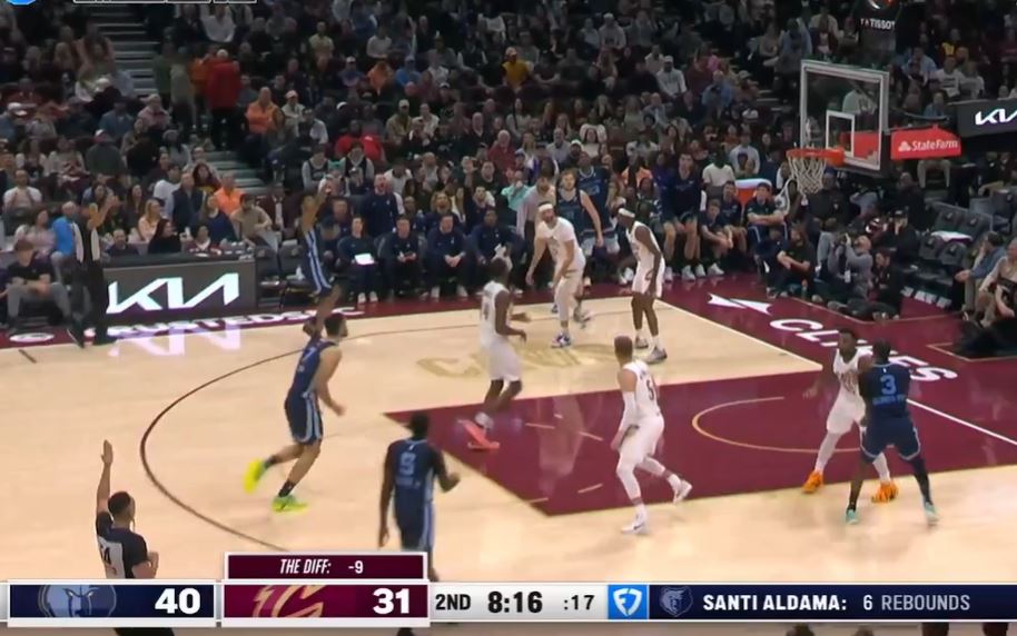 Rất nhiều quả ném phạt! Jaren Jackson Jr. ghi 17 điểm ở 10/11 quả ném phạt trong hiệp