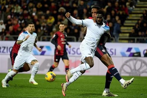 Cagliari đấu với Lazio
