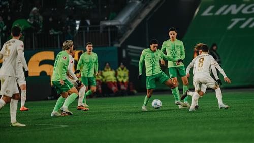 Wolfsburg đấu với Mainz 05
