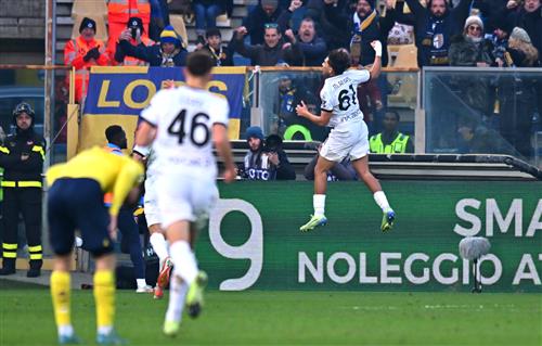 Parma đấu với Lazio