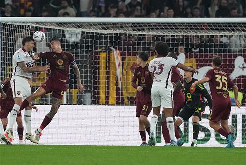 Roma đấu với Torino