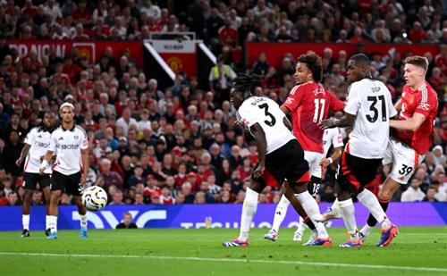Manchester United đấu với Fulham