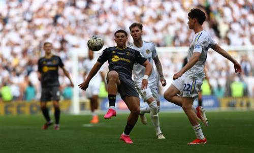 Leeds United đấu với Southampton