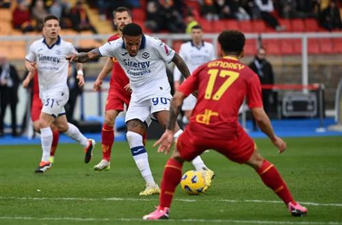 Lecce đấu với Verona