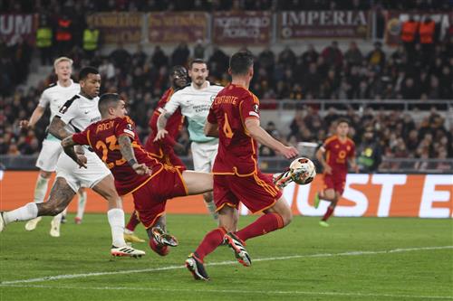 Roma đấu với Brighton