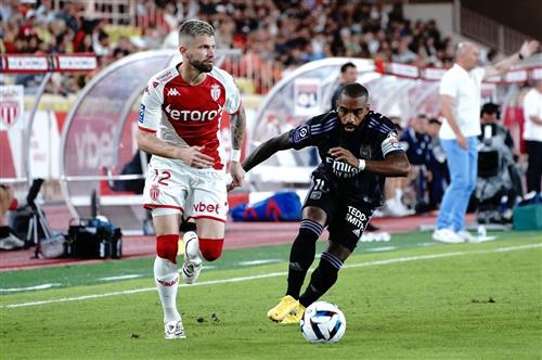 Lyon đấu với Toulouse