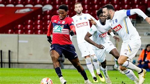 Troyes đấu với Lille