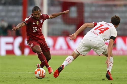 Bayern Munich đấu với Cologne