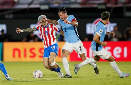 Paraguay đấu với Uruguay