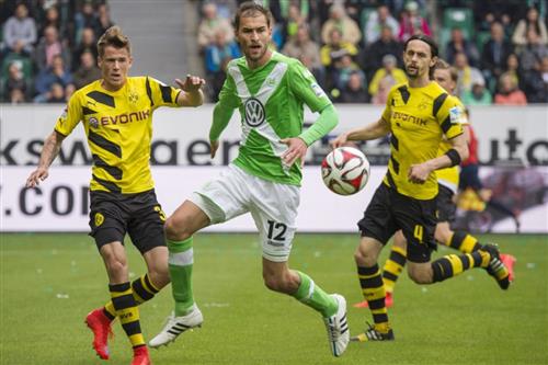 Wolfsburg đấu với Borussia Dortmund