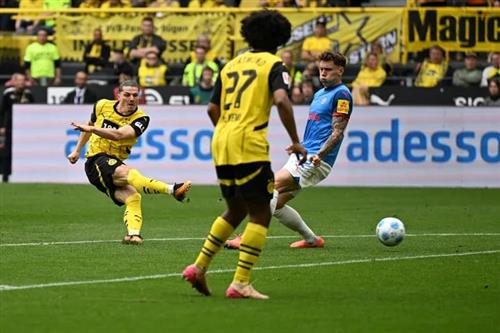 Dortmund đấu với Kierholstein