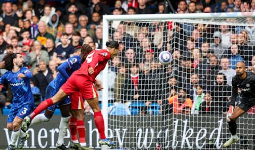 Chelsea đấu với Liverpool