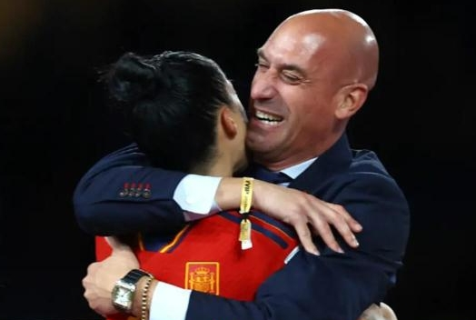 Cựu Chủ tịch LĐBĐ Tây Ban Nha nói về vụ hôn: Tôi sẽ không xin lỗi, có người cố tình nhắm vào tôi