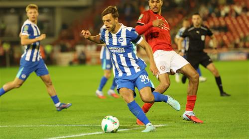 Barnsley đấu với Brighton
