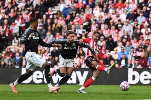 Sunderland đấu với Aston Villa