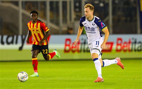 Lecce đấu với Hellas Verona
