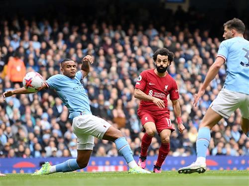 Manchester City đấu với Liverpool