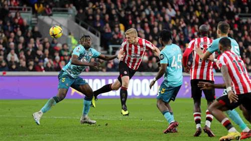 Southampton đấu với Brentford