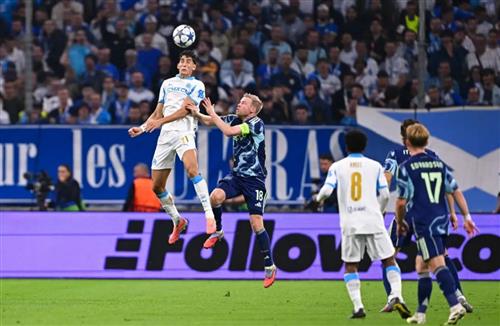 Marseille đấu với Ajax