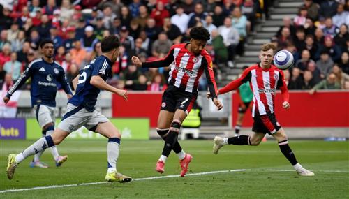 Brentford đấu với Manchester United